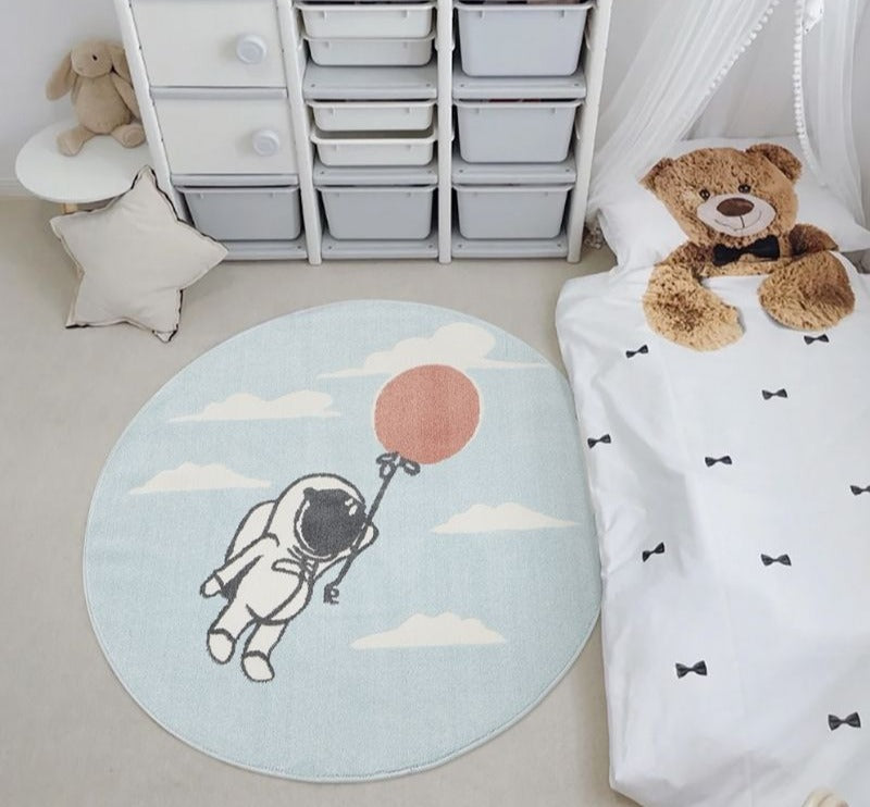 Tapis chambre enfant rond astronaute avec un ballon