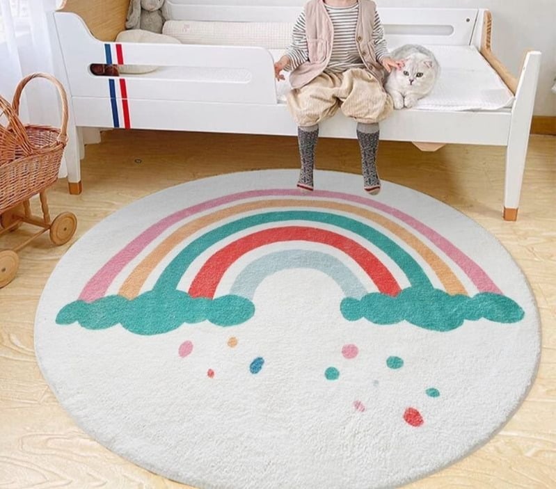 Tapis rond chambre d'enfant avec arc-en-ciel