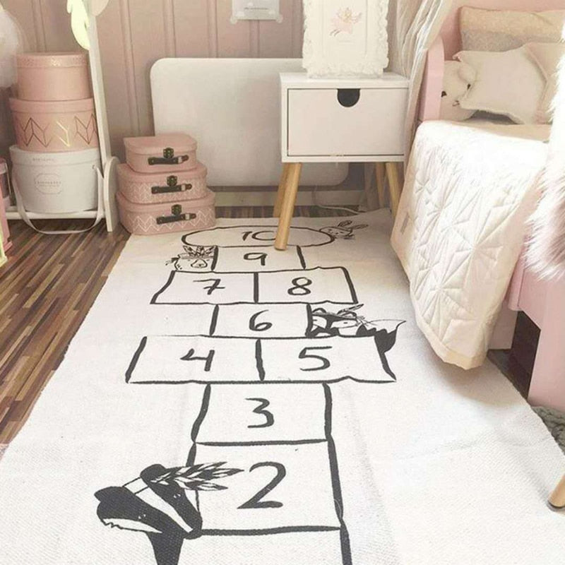 Tapis marelle noir et blanc pour chambre d'enfant